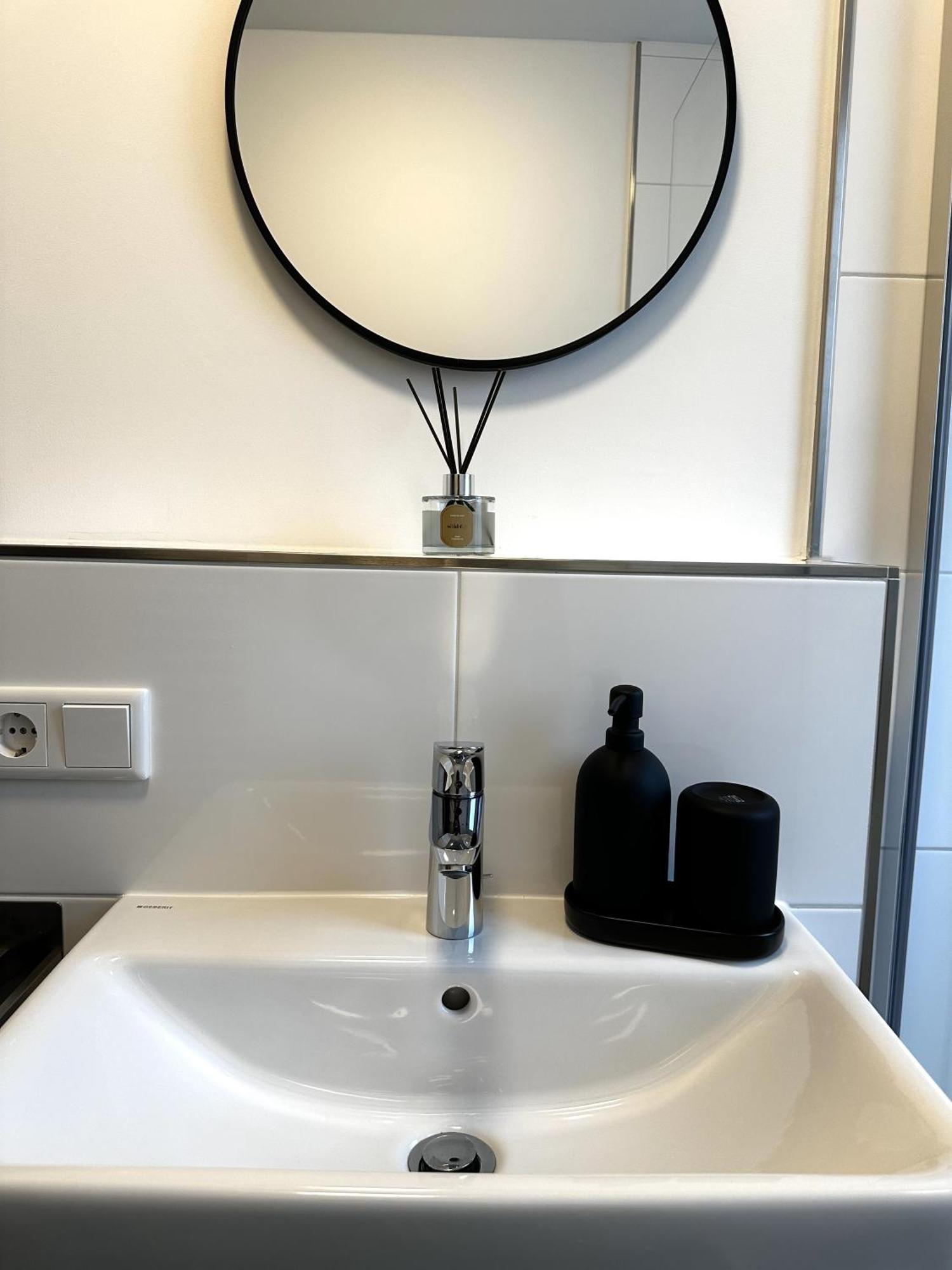 Rtr Essen - Fuer Bis Zu 8 Personen - Voll Ausgestattet - Zentral Limbecker Platz - Messe - Uniklinikum - Smart Tv - Modern Apartman Kültér fotó